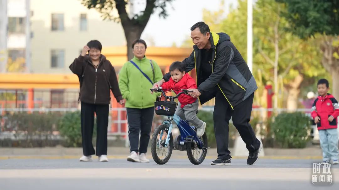 习近平在河北涿州考察灾后恢复重建工作！现场照片&gt;&gt;6320 作者:观天下事 帖子ID:261759 习近平,河北,涿州,考察,恢复